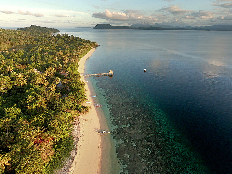 Coral Eye is located on a long stretch of undeveloped beach. Coral Eye is located on a long stretch of undeveloped beach.